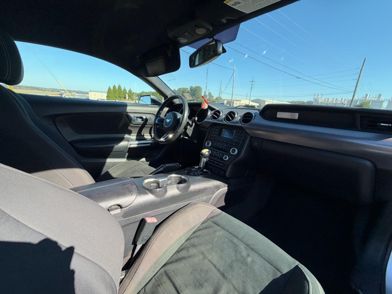 Ford Mustang photo 24