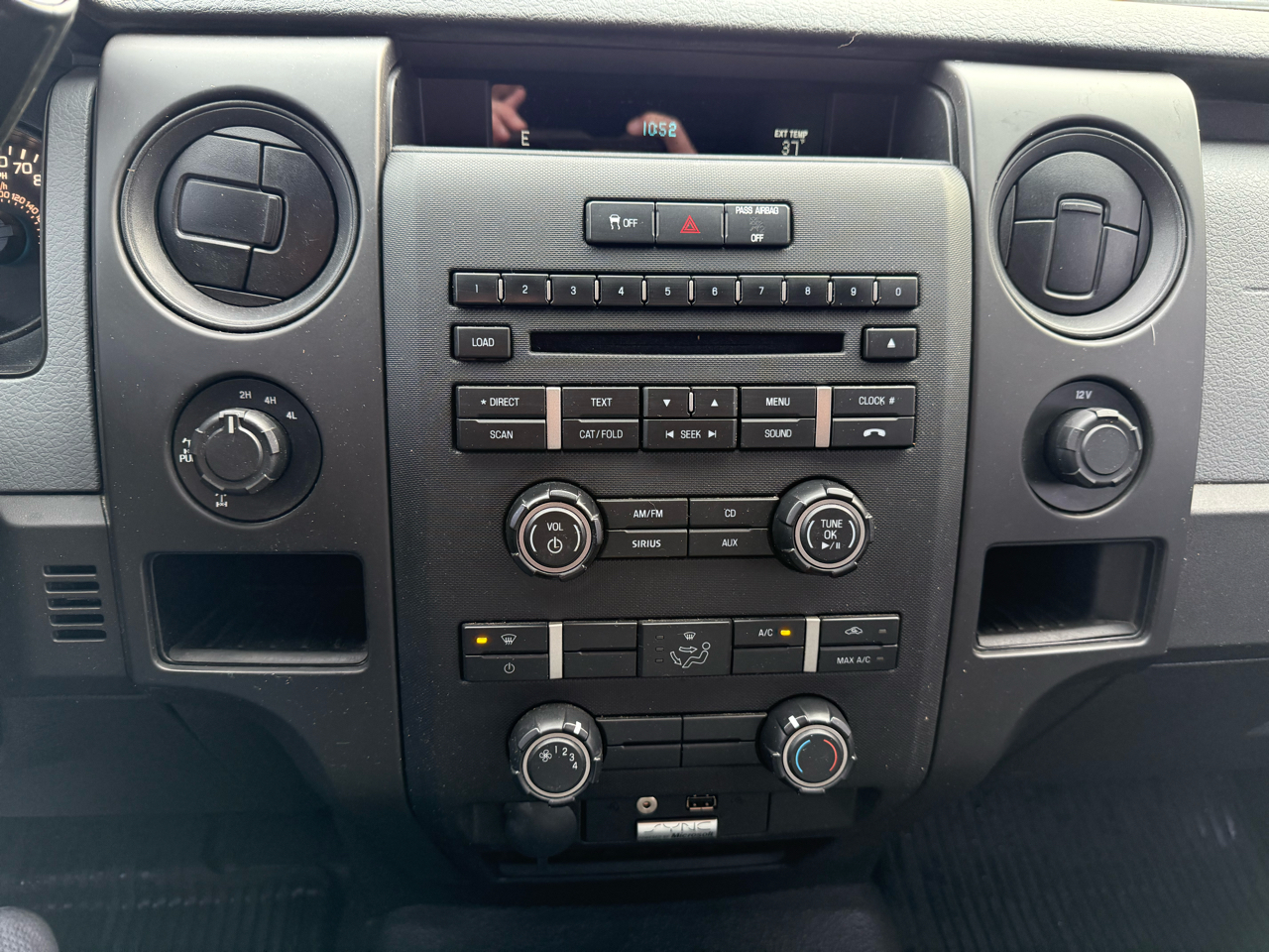 Ford F-150 4WD SuperCrew 145" Lariat 2014