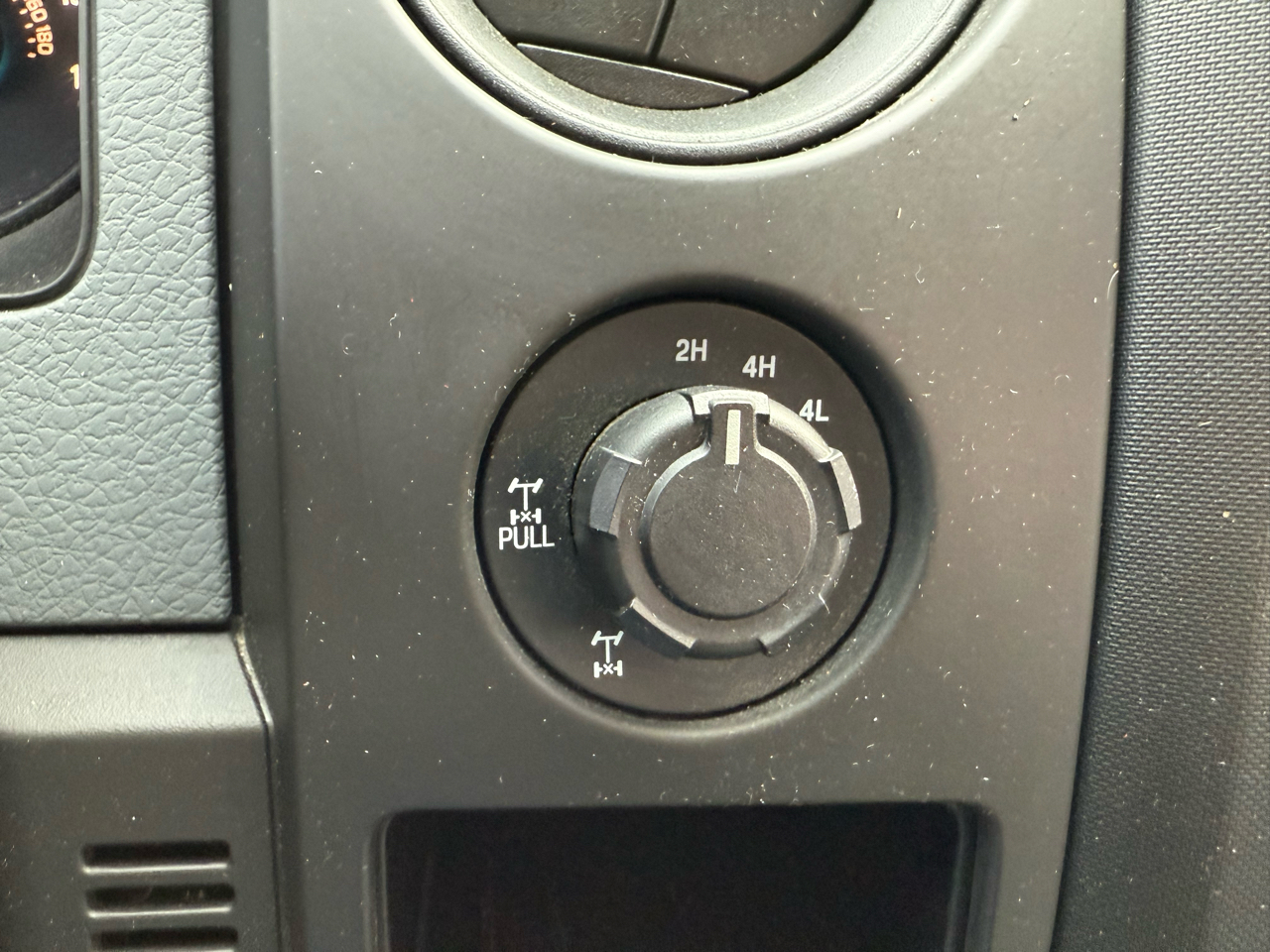 Ford F-150 4WD SuperCrew 145" Lariat 2014