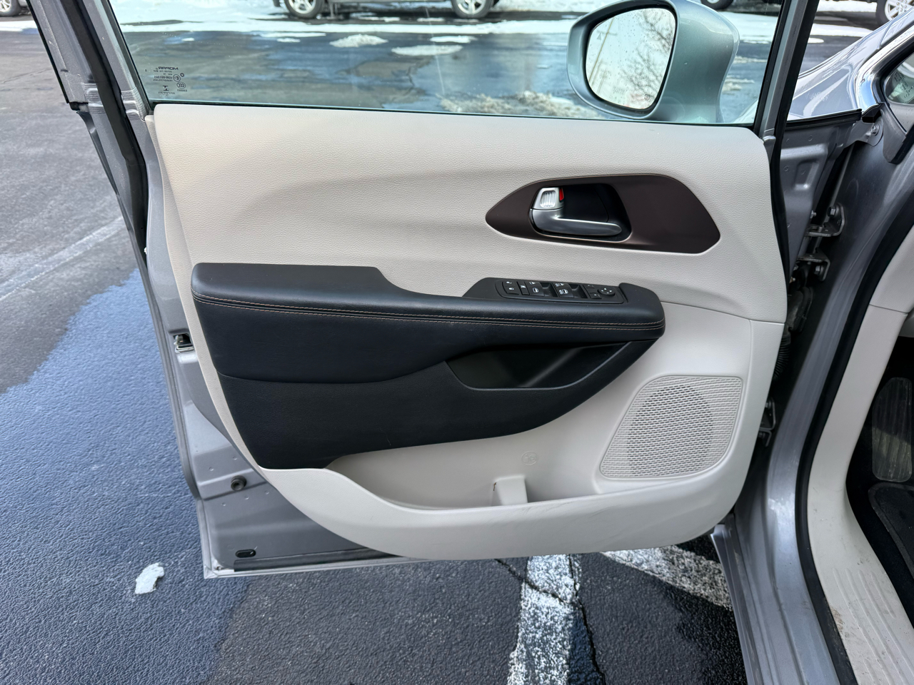 Chrysler Pacifica Touring-L FWD 2017