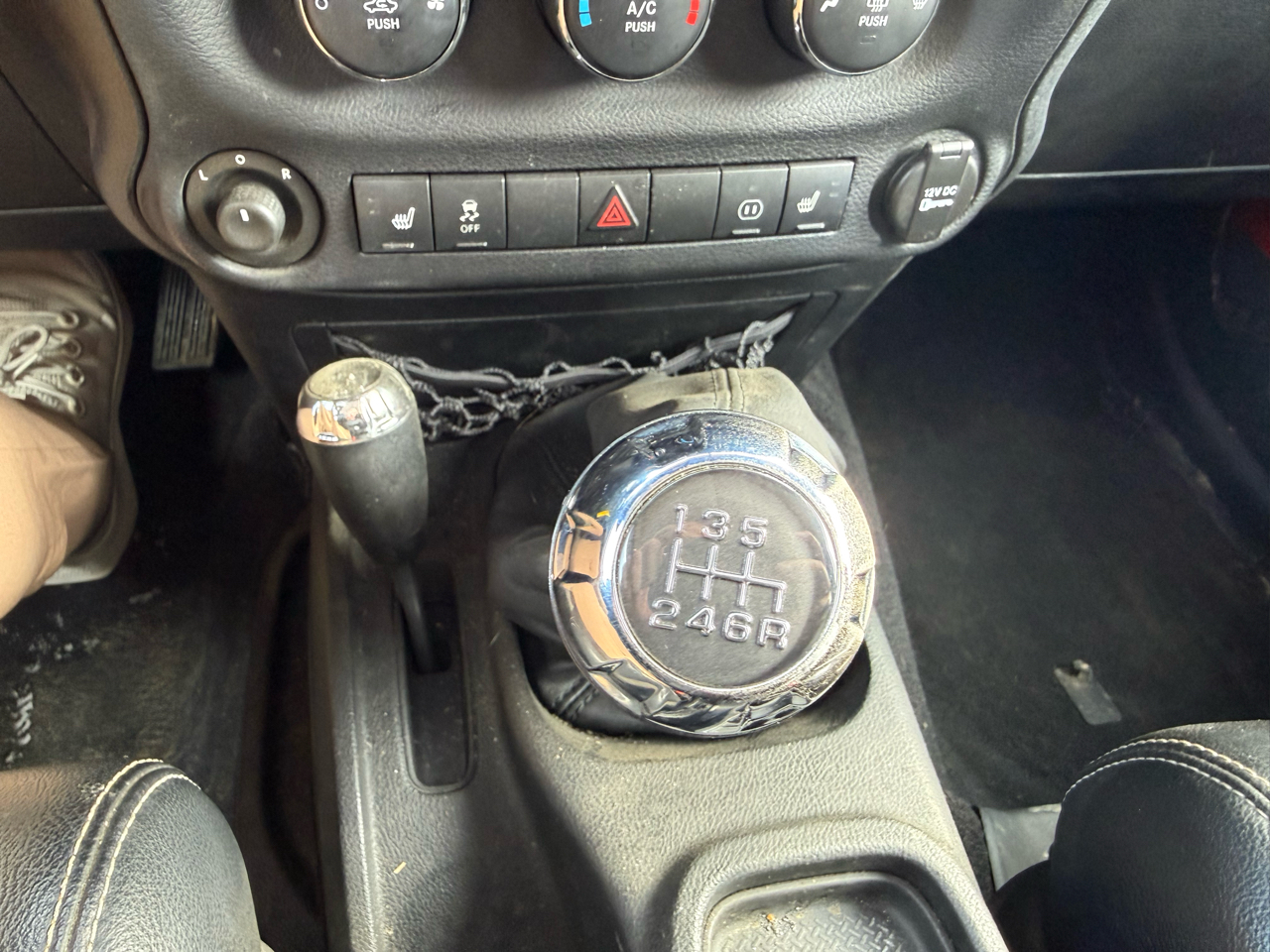 Jeep Wrangler Unlimited 4WD 4dr Sahara 2012