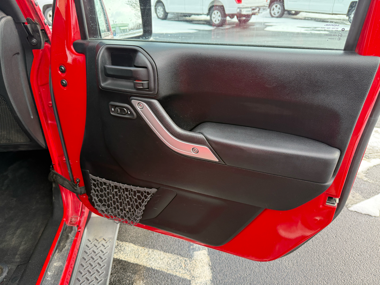 Jeep Wrangler Unlimited 4WD 4dr Sahara 2012