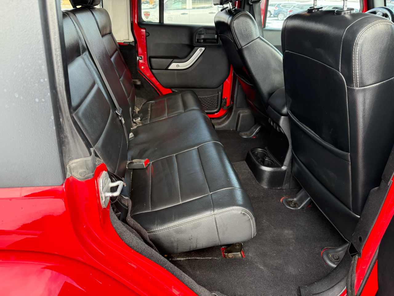 Jeep Wrangler Unlimited 4WD 4dr Sahara 2012