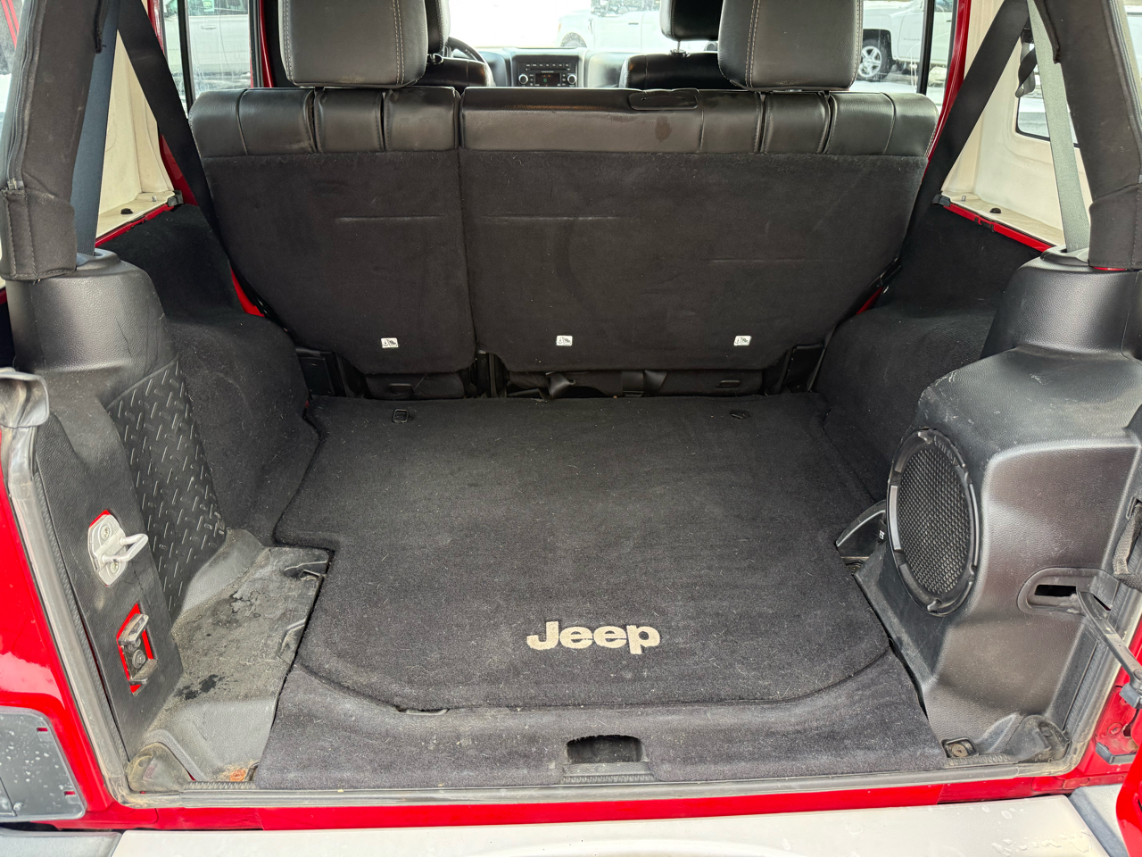 Jeep Wrangler Unlimited 4WD 4dr Sahara 2012