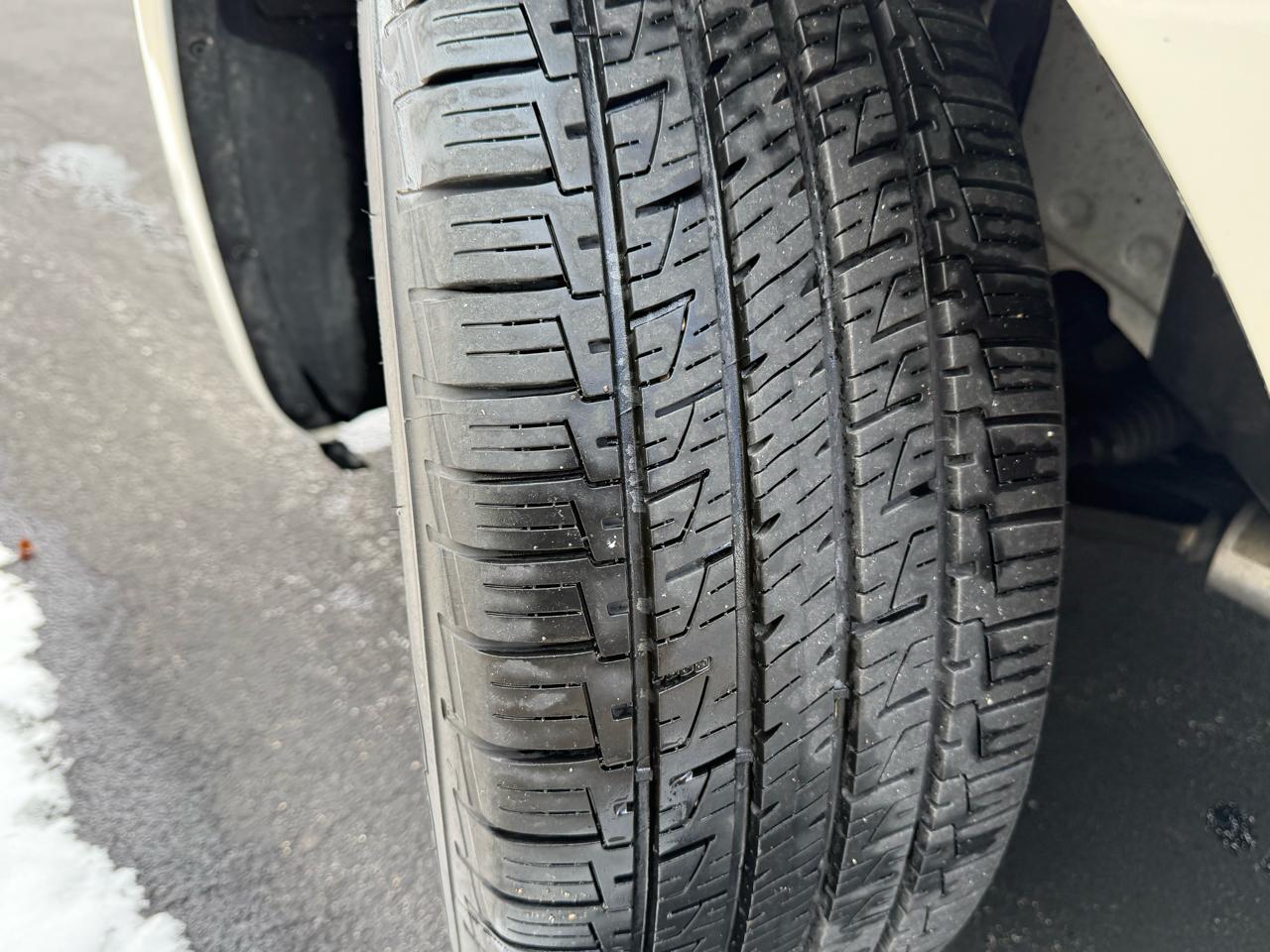 Buick LaCrosse 4dr Sdn Leather FWD 2013