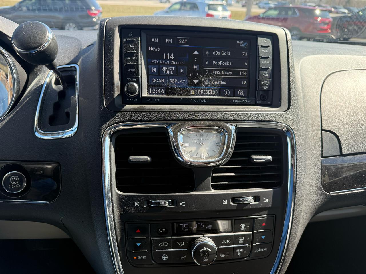 Chrysler Town & Country 4dr Wgn Touring-L 2015