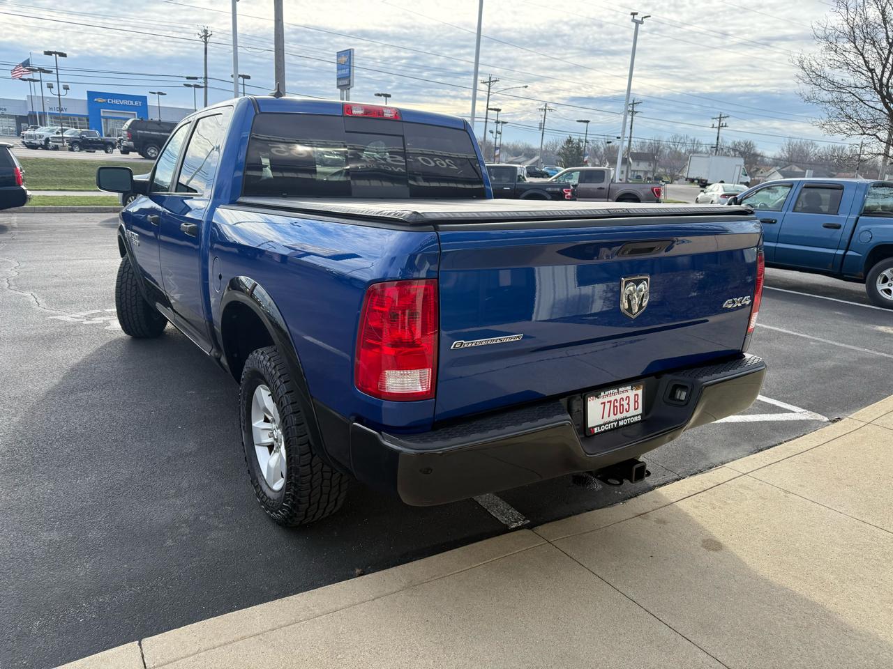 RAM 1500 4WD Crew Cab 140.5" Outdoorsman 2016