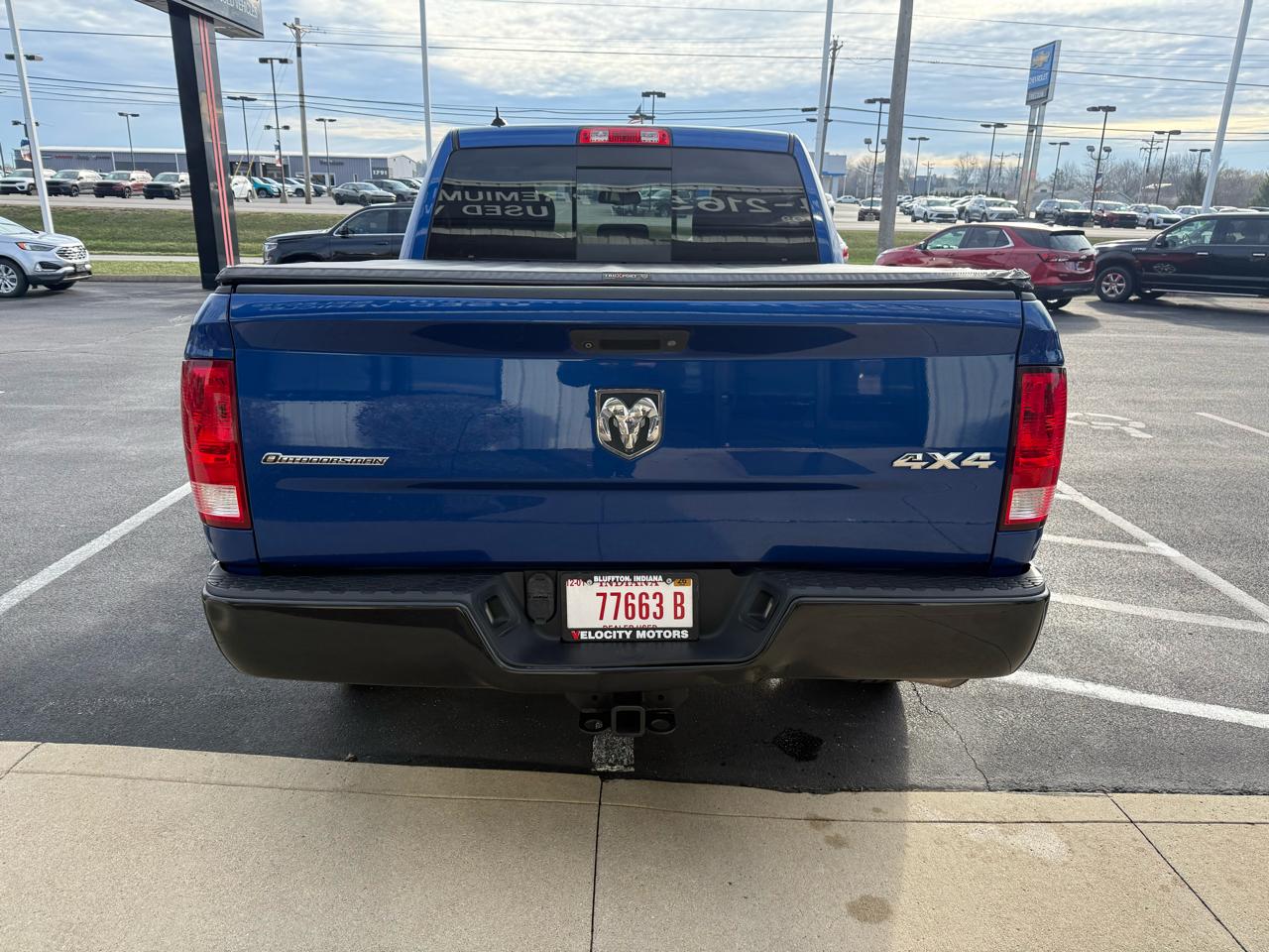 RAM 1500 4WD Crew Cab 140.5" Outdoorsman 2016