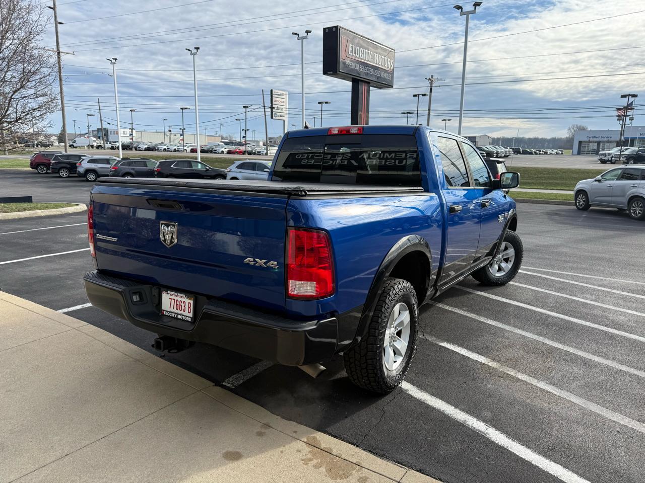 RAM 1500 4WD Crew Cab 140.5" Outdoorsman 2016