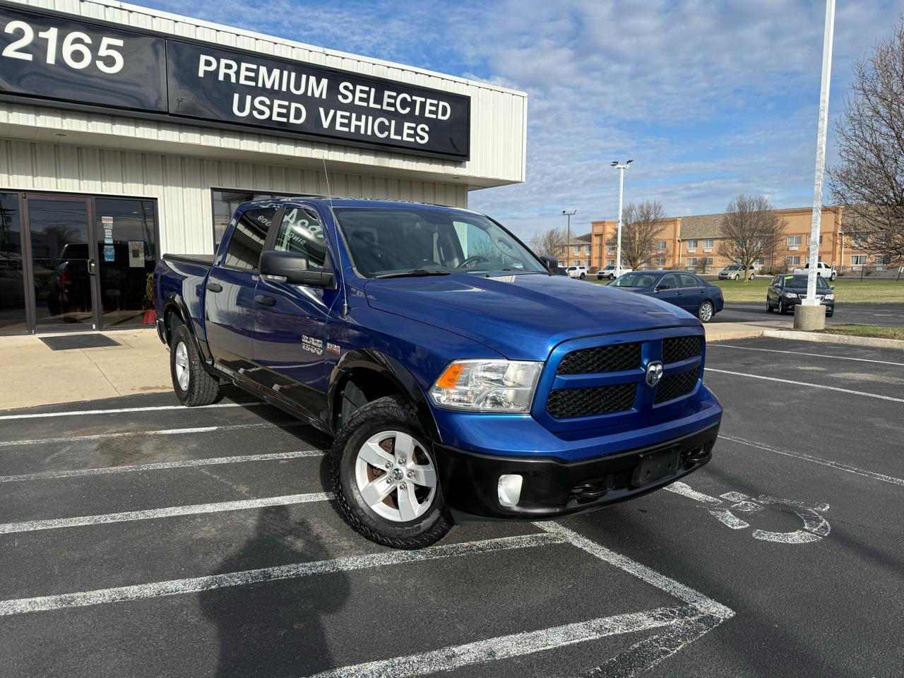 RAM 1500 4WD Crew Cab 140.5" Outdoorsman 2016