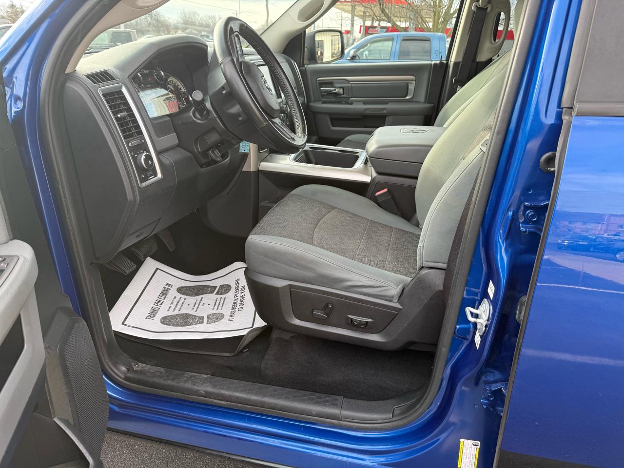 RAM 1500 4WD Crew Cab 140.5" Outdoorsman 2016