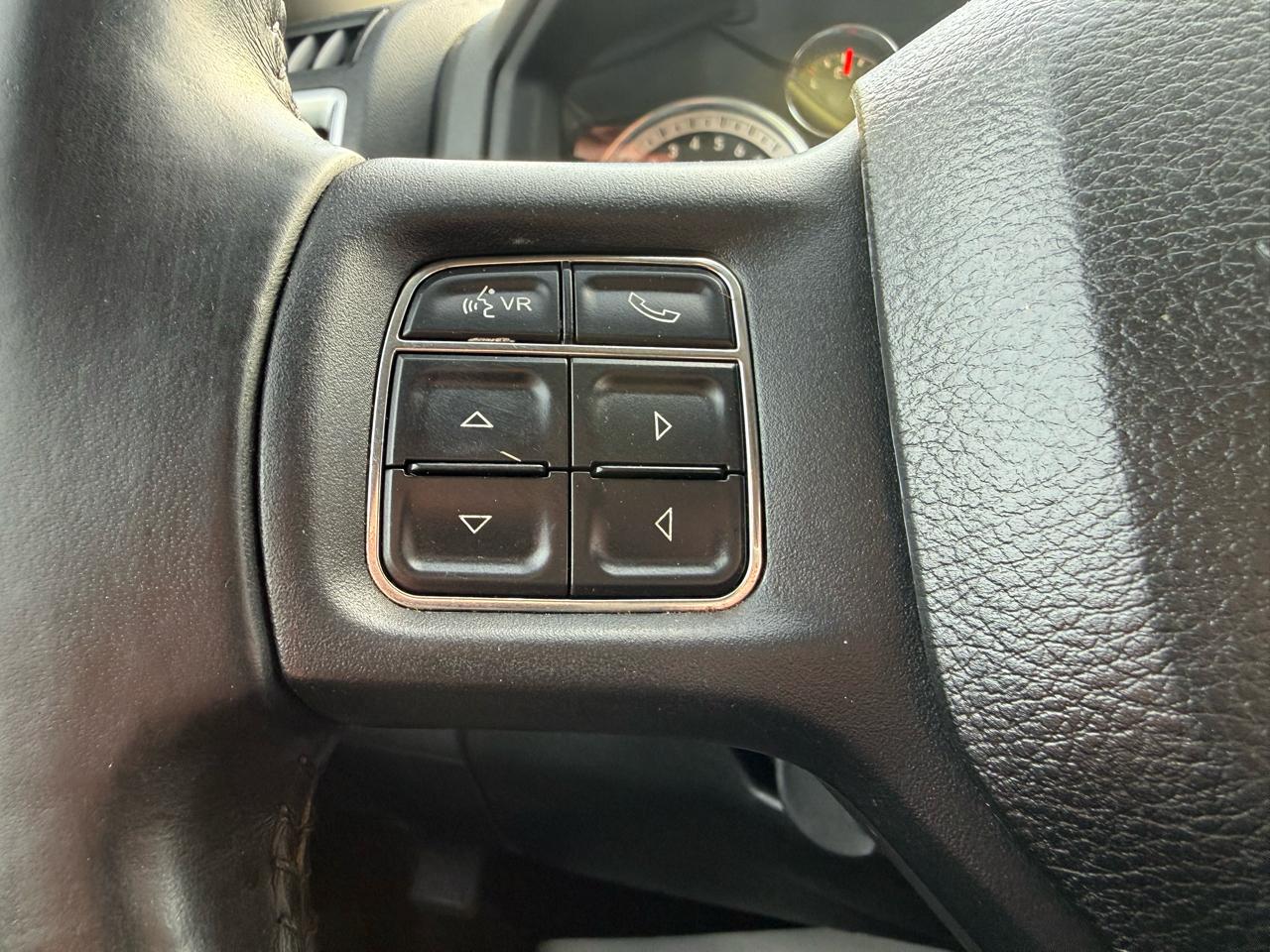 RAM 1500 4WD Crew Cab 140.5" Outdoorsman 2016