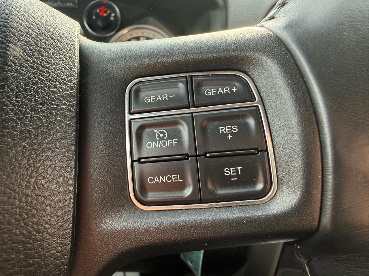 RAM 1500 4WD Crew Cab 140.5" Outdoorsman 2016