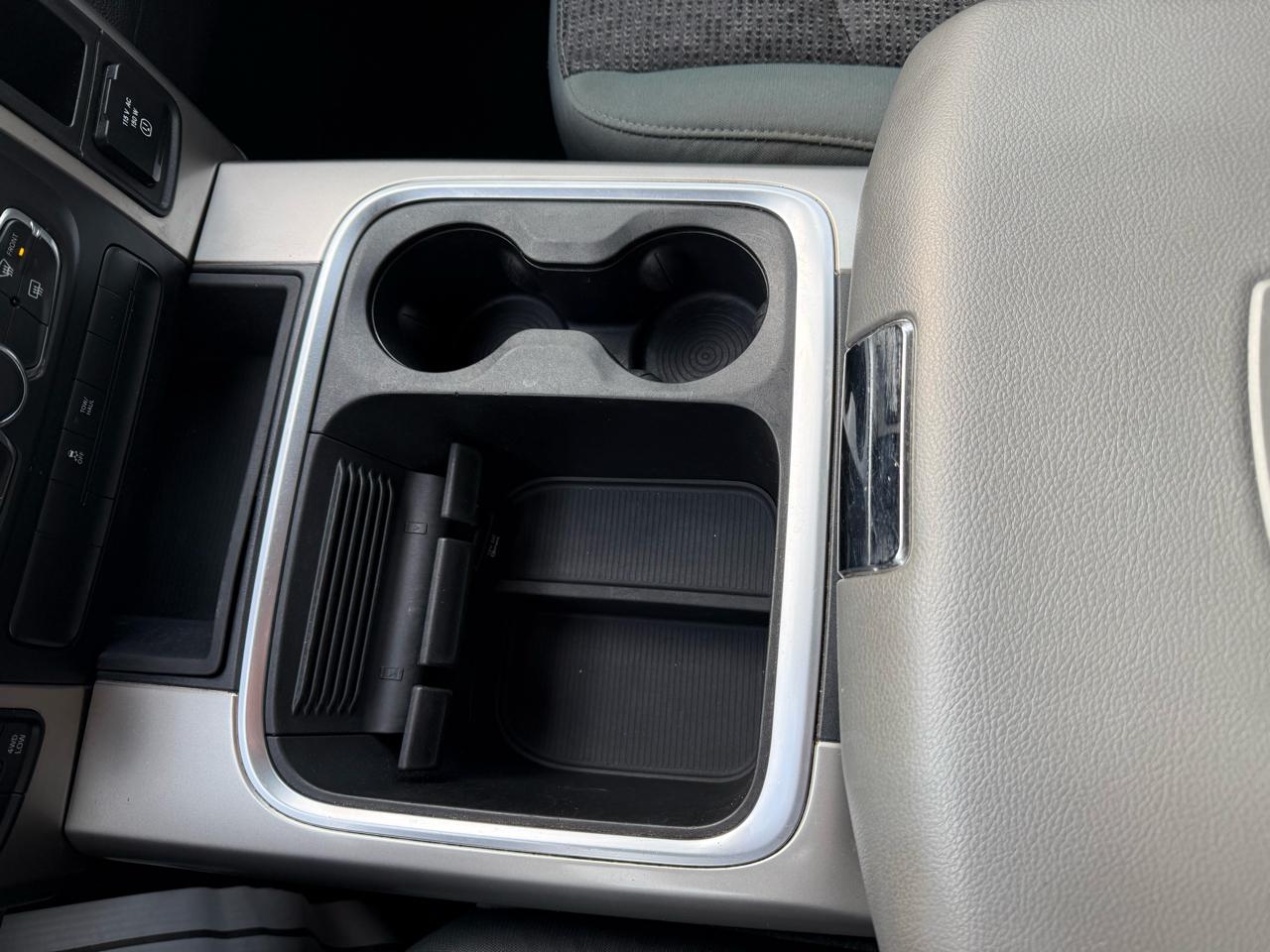 RAM 1500 4WD Crew Cab 140.5" Outdoorsman 2016