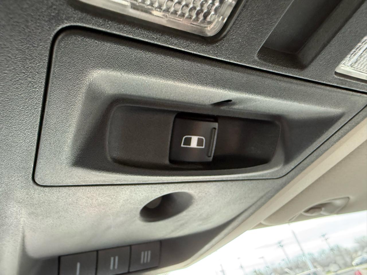 RAM 1500 4WD Crew Cab 140.5" Outdoorsman 2016