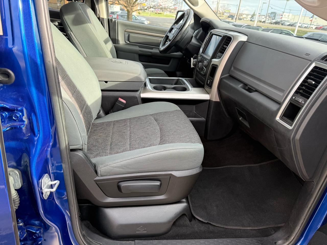 RAM 1500 4WD Crew Cab 140.5" Outdoorsman 2016