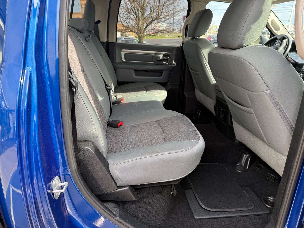 RAM 1500 4WD Crew Cab 140.5" Outdoorsman 2016