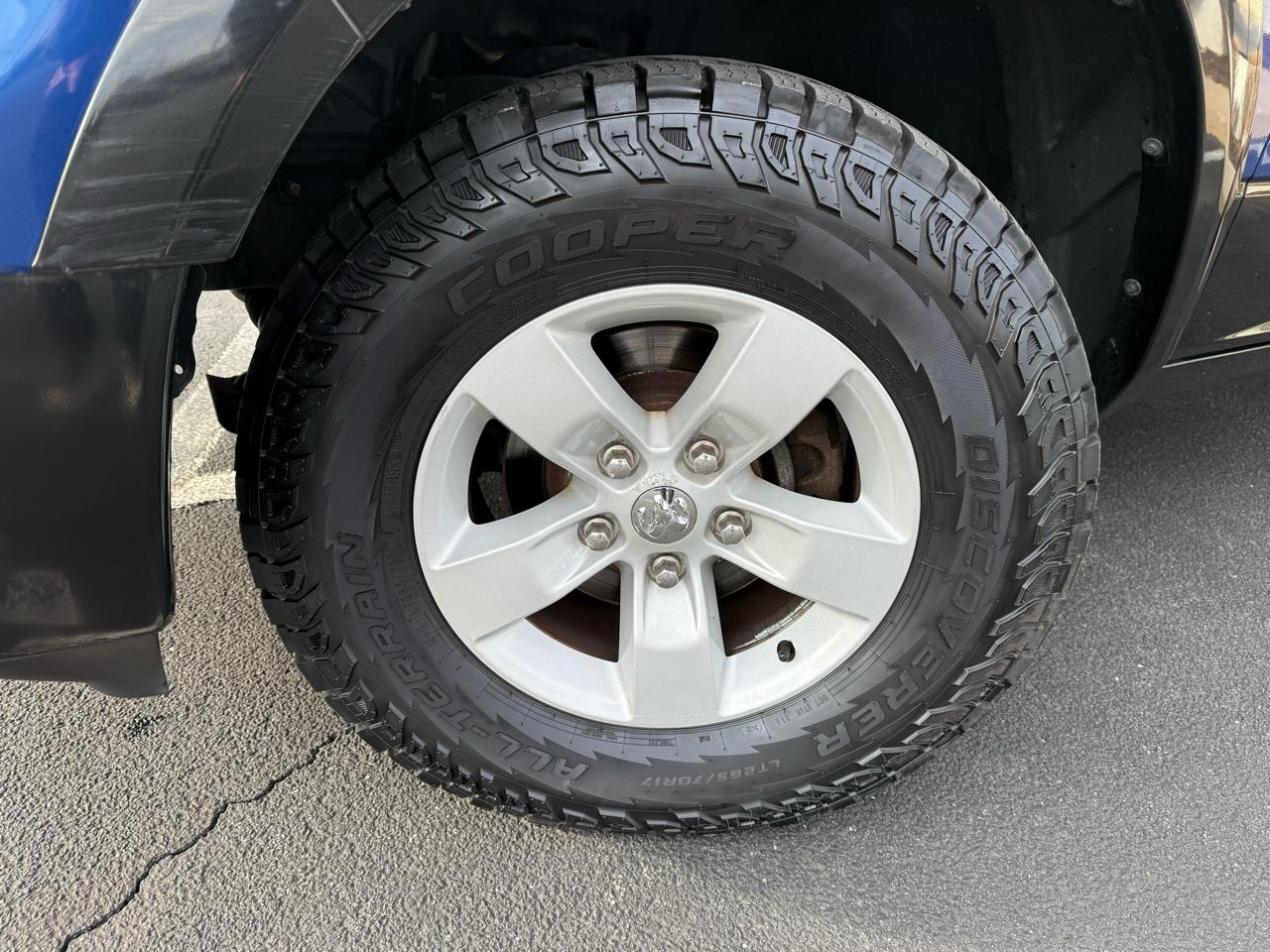 RAM 1500 4WD Crew Cab 140.5" Outdoorsman 2016