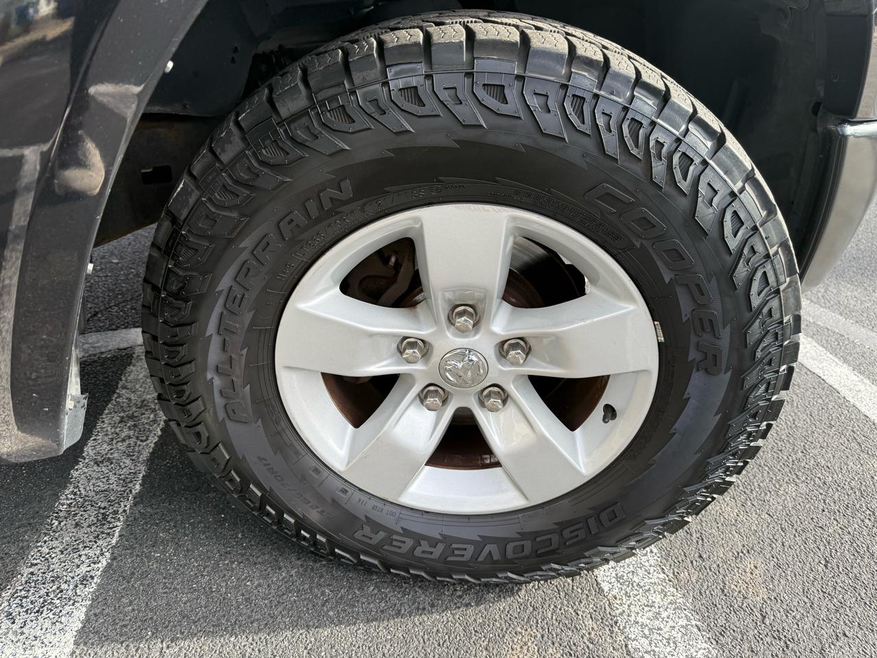 RAM 1500 4WD Crew Cab 140.5" Outdoorsman 2016