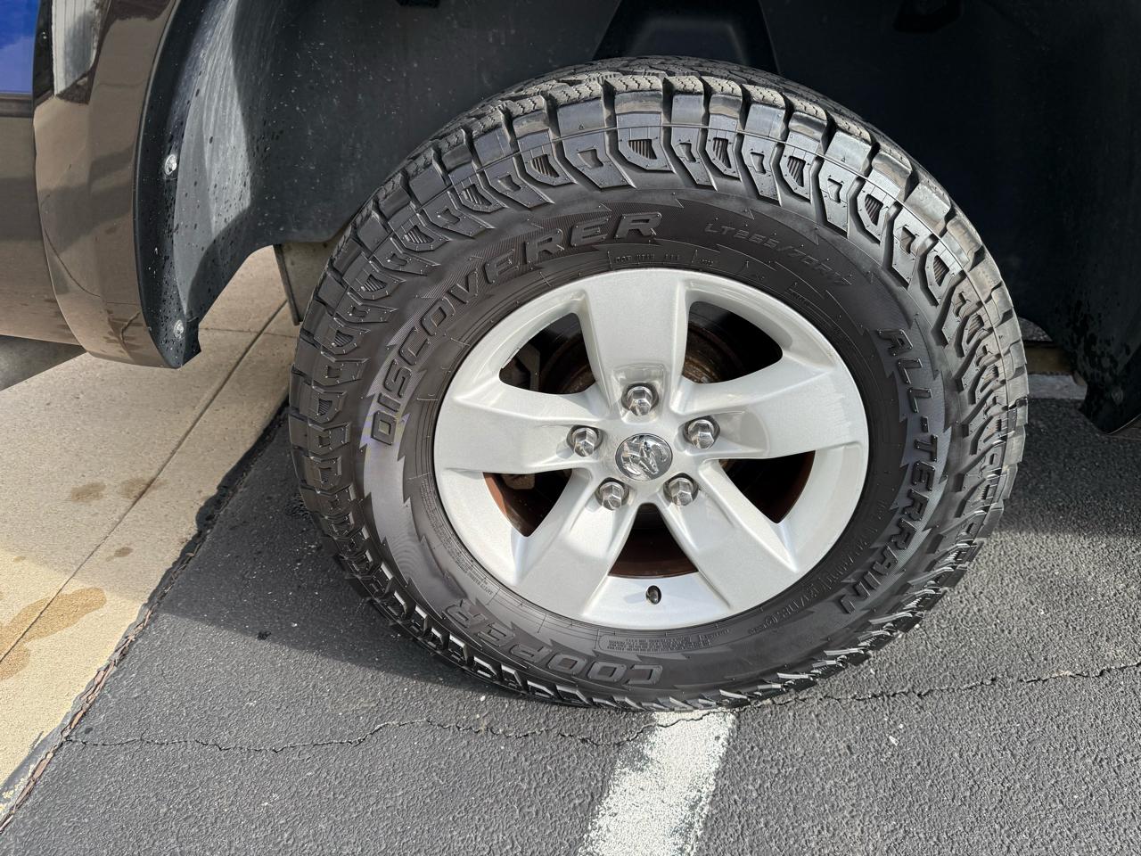 RAM 1500 4WD Crew Cab 140.5" Outdoorsman 2016