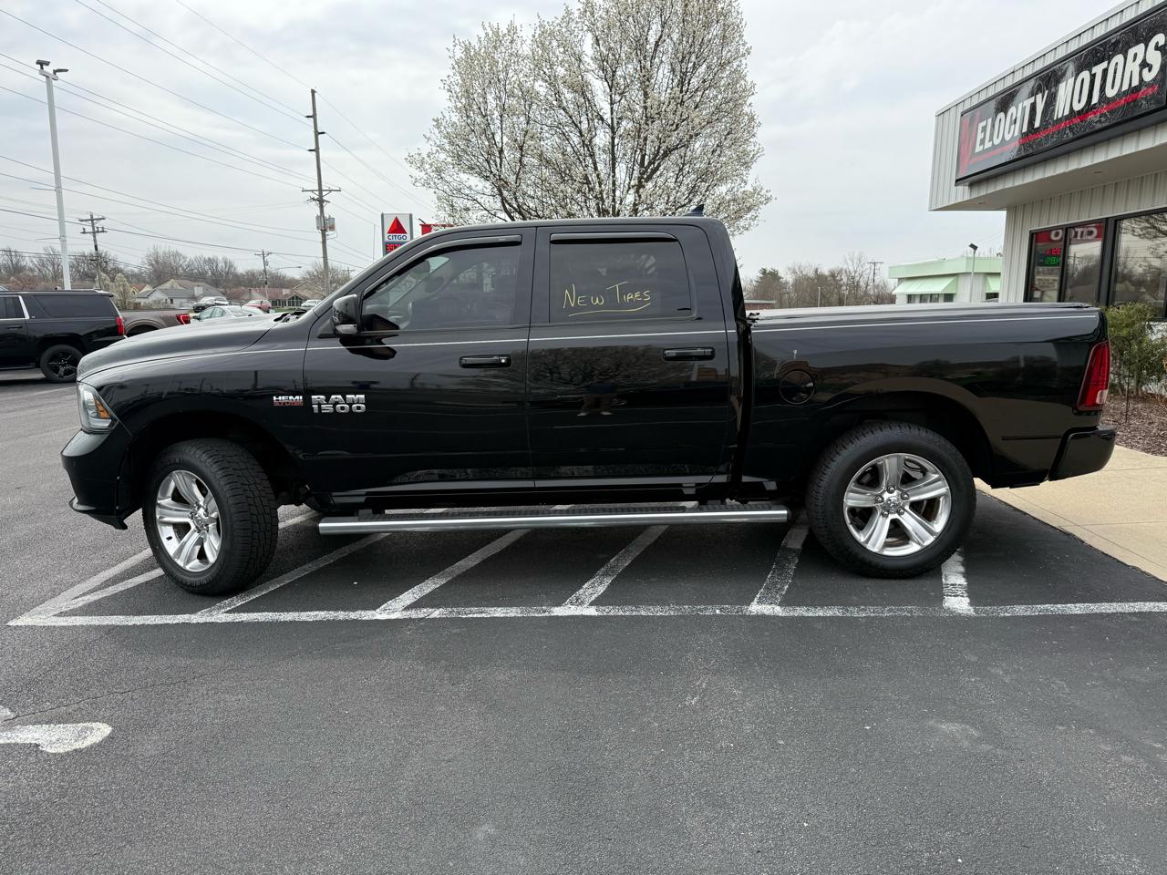 RAM 1500 4WD Crew Cab 140.5" Sport 2014
