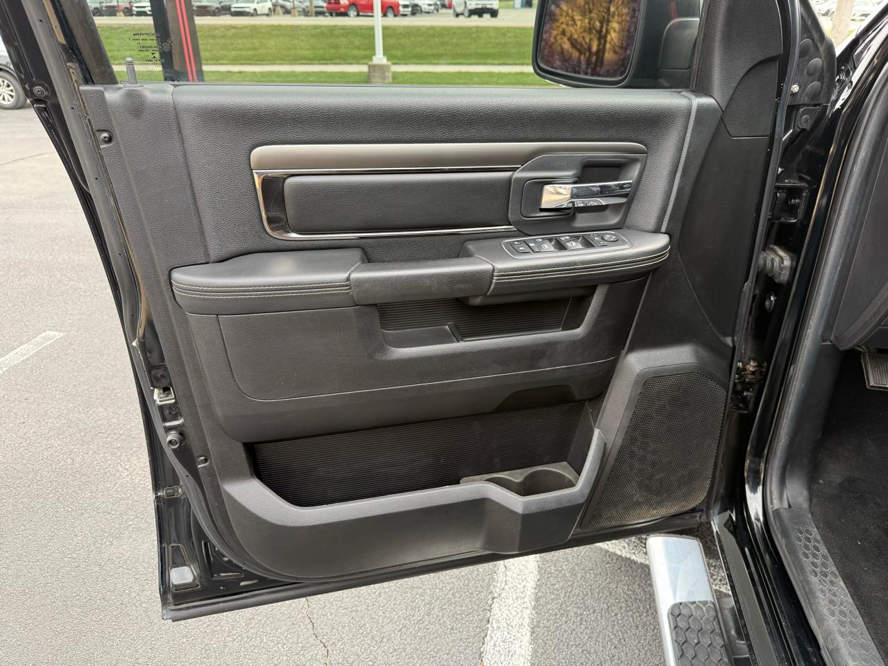 RAM 1500 4WD Crew Cab 140.5" Sport 2014