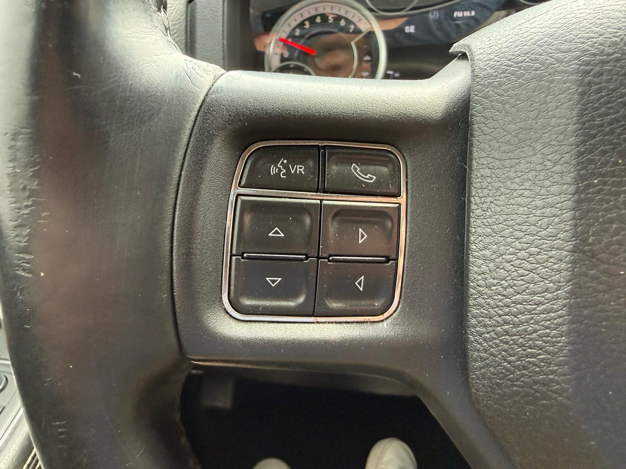 RAM 1500 4WD Crew Cab 140.5" Sport 2014