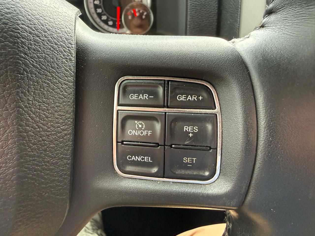 RAM 1500 4WD Crew Cab 140.5" Sport 2014