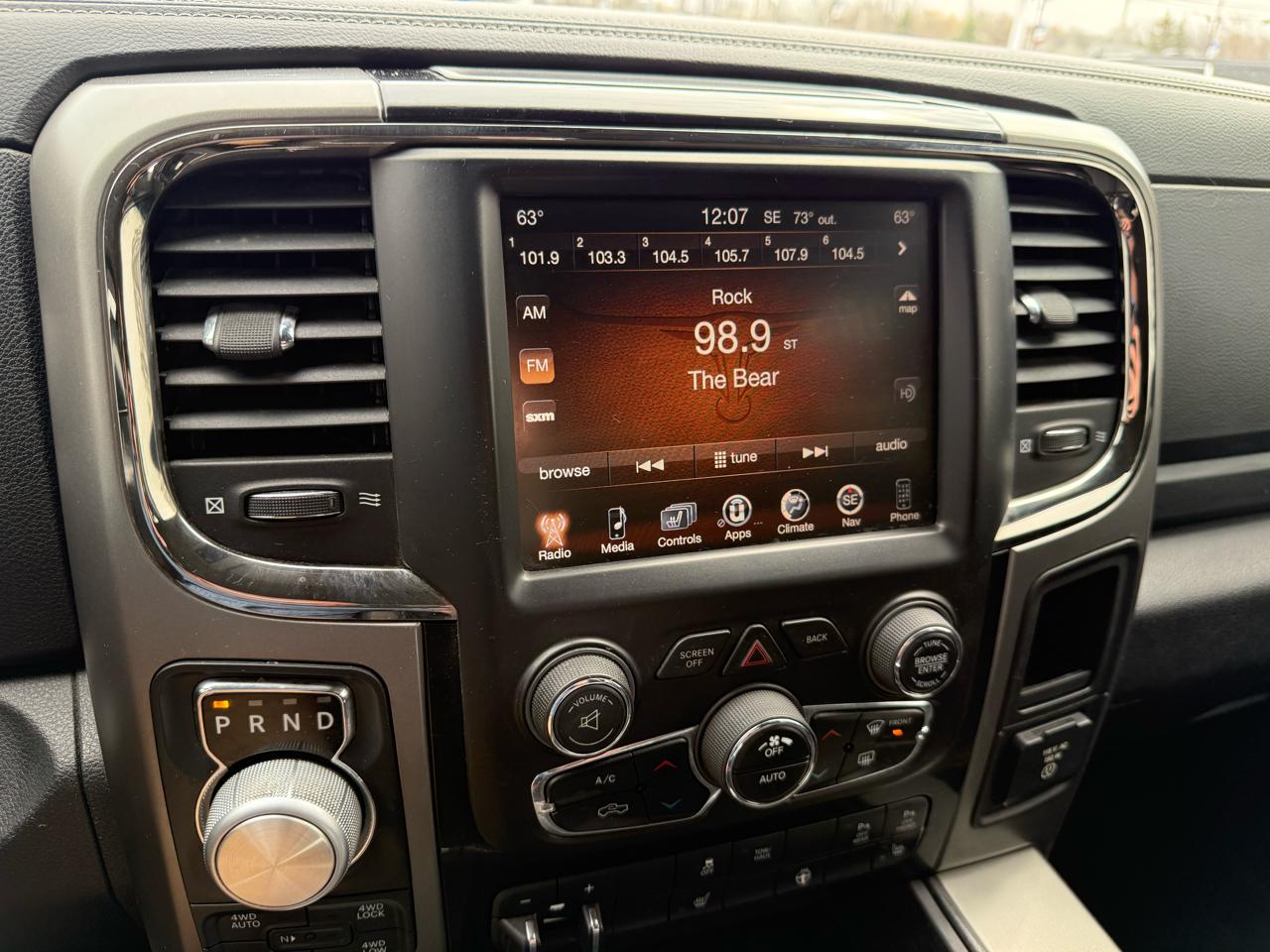 RAM 1500 4WD Crew Cab 140.5" Sport 2014