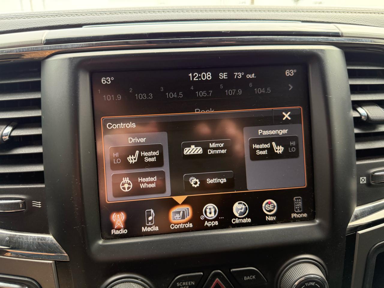 RAM 1500 4WD Crew Cab 140.5" Sport 2014