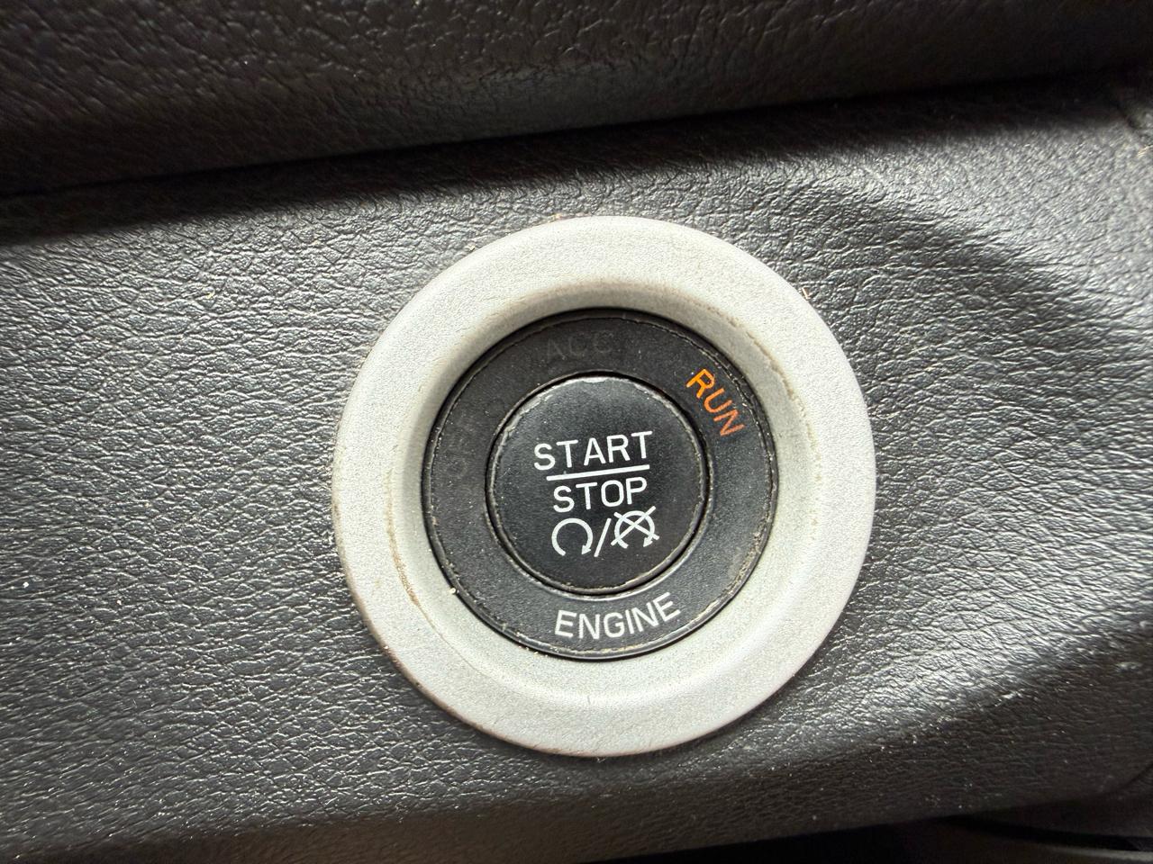 RAM 1500 4WD Crew Cab 140.5" Sport 2014