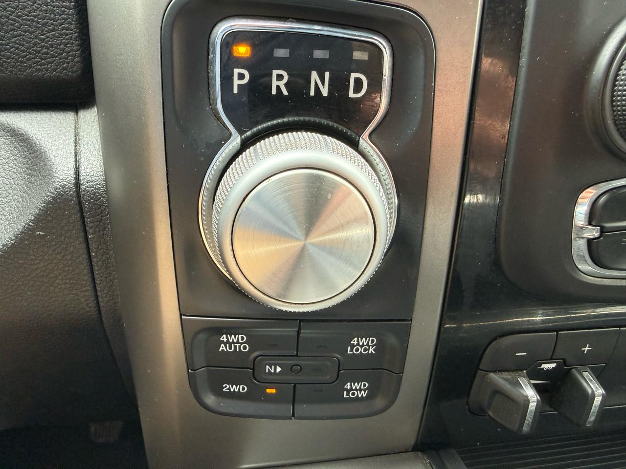 RAM 1500 4WD Crew Cab 140.5" Sport 2014