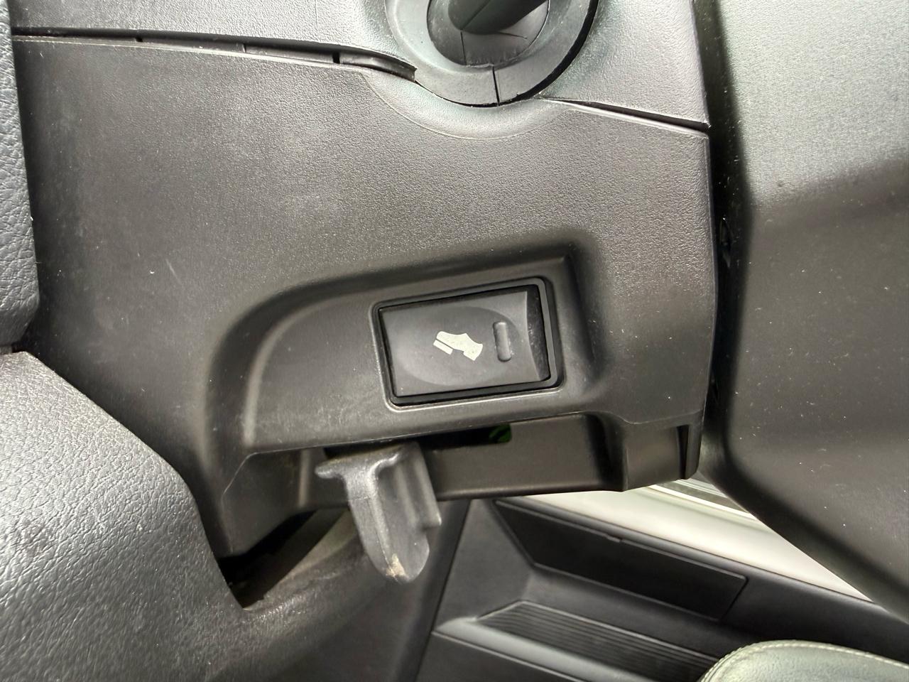 RAM 1500 4WD Crew Cab 140.5" Sport 2014