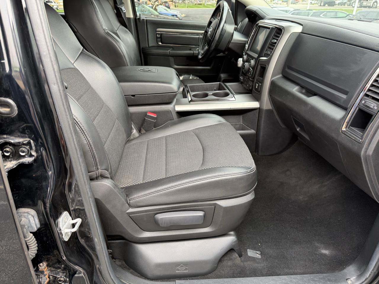 RAM 1500 4WD Crew Cab 140.5" Sport 2014