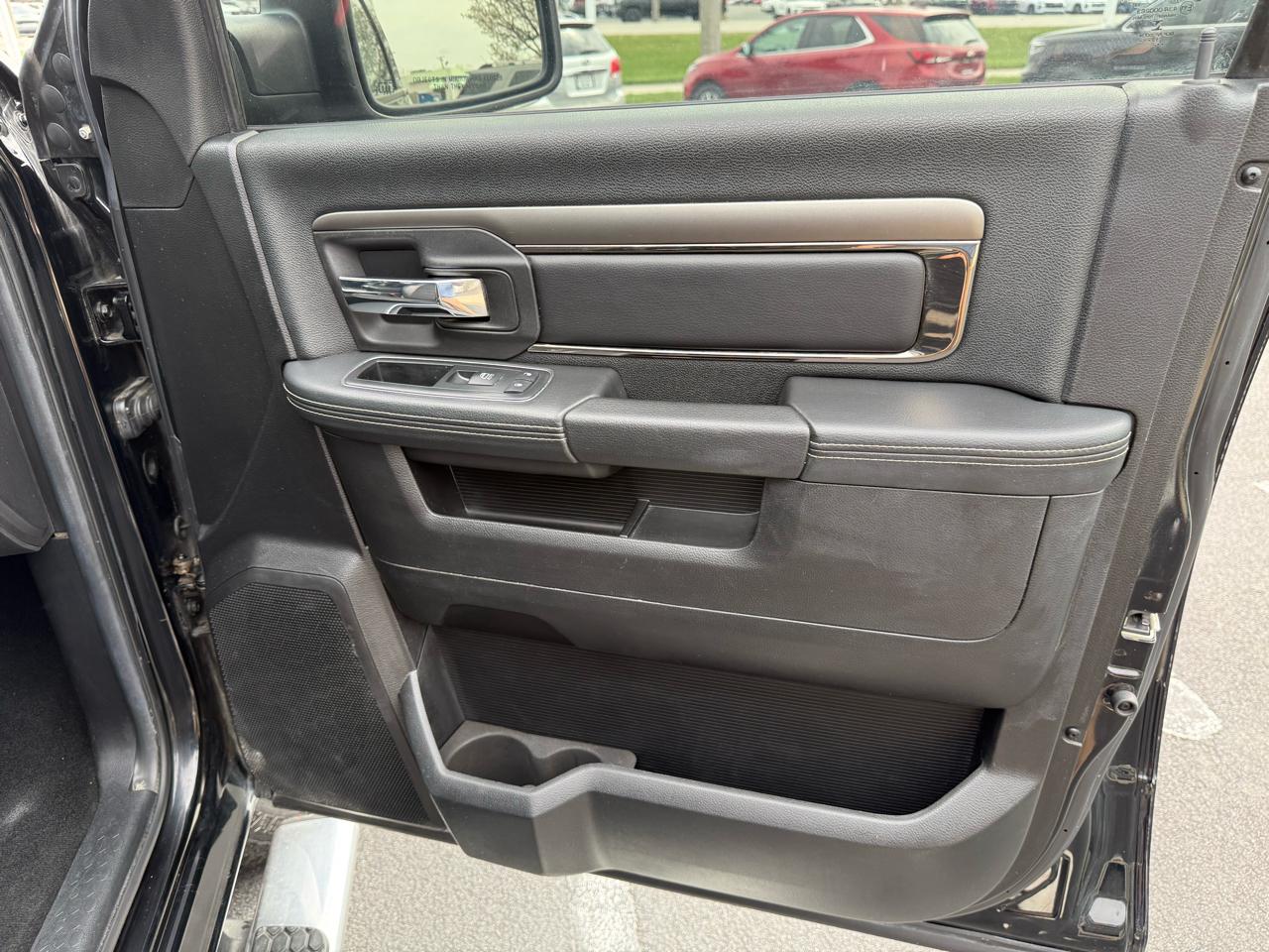 RAM 1500 4WD Crew Cab 140.5" Sport 2014