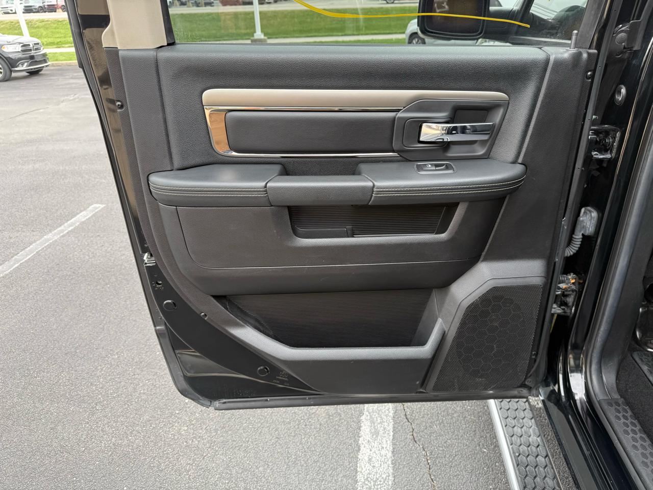 RAM 1500 4WD Crew Cab 140.5" Sport 2014