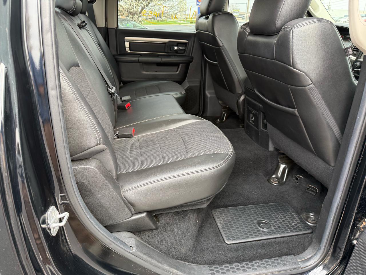 RAM 1500 4WD Crew Cab 140.5" Sport 2014