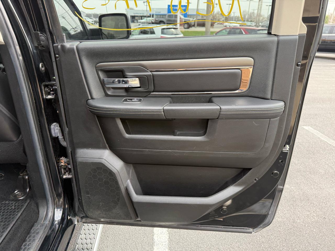 RAM 1500 4WD Crew Cab 140.5" Sport 2014