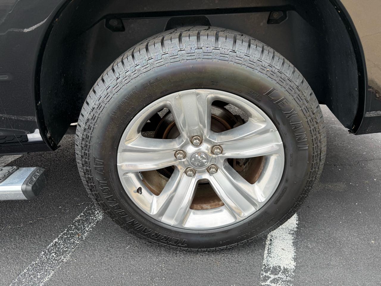 RAM 1500 4WD Crew Cab 140.5" Sport 2014