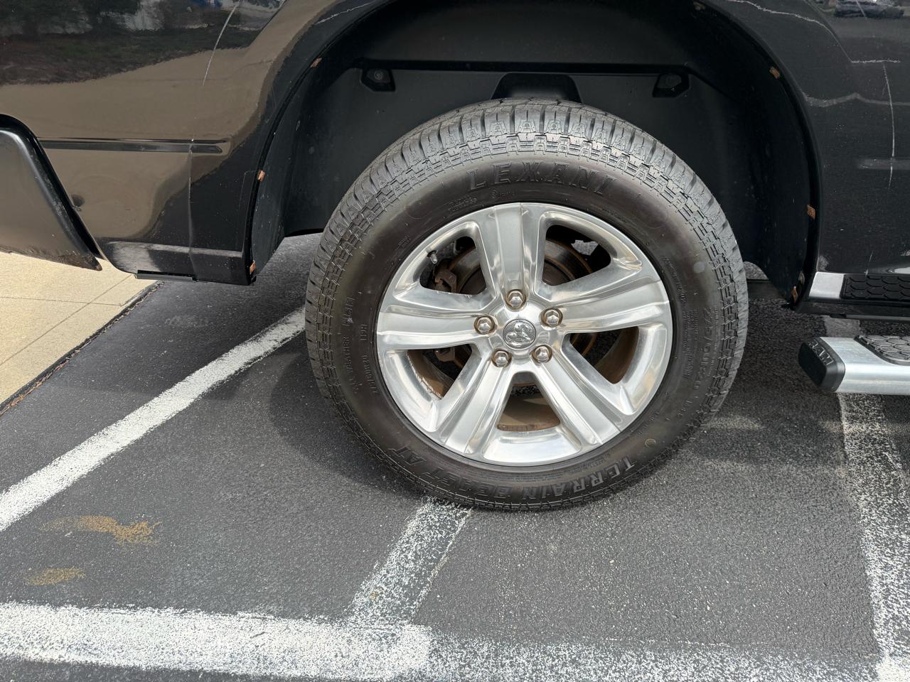 RAM 1500 4WD Crew Cab 140.5" Sport 2014