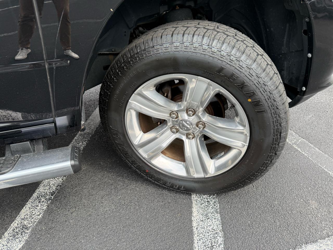 RAM 1500 4WD Crew Cab 140.5" Sport 2014