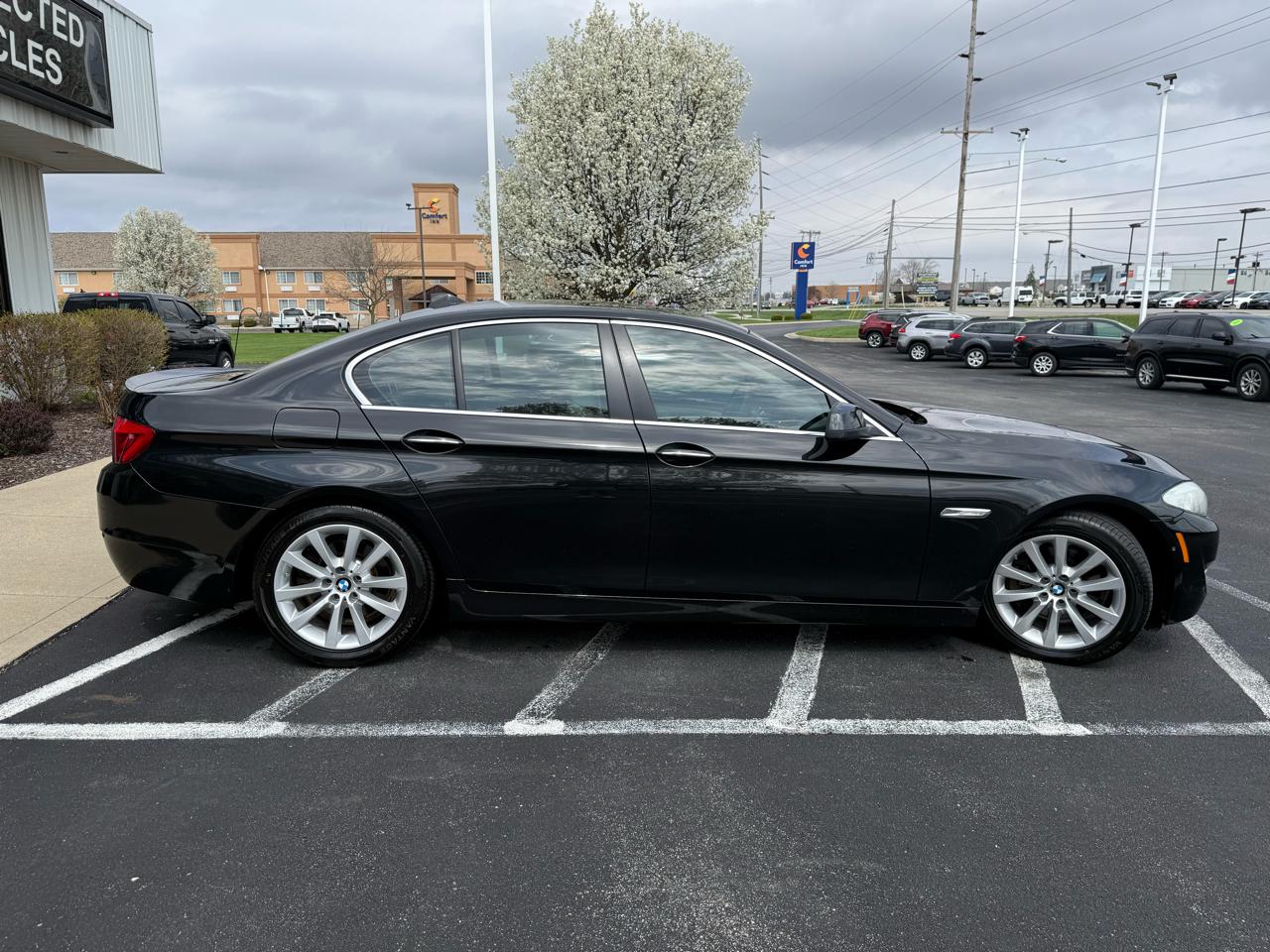 BMW 5 Series 4dr Sdn 528i xDrive AWD 2013