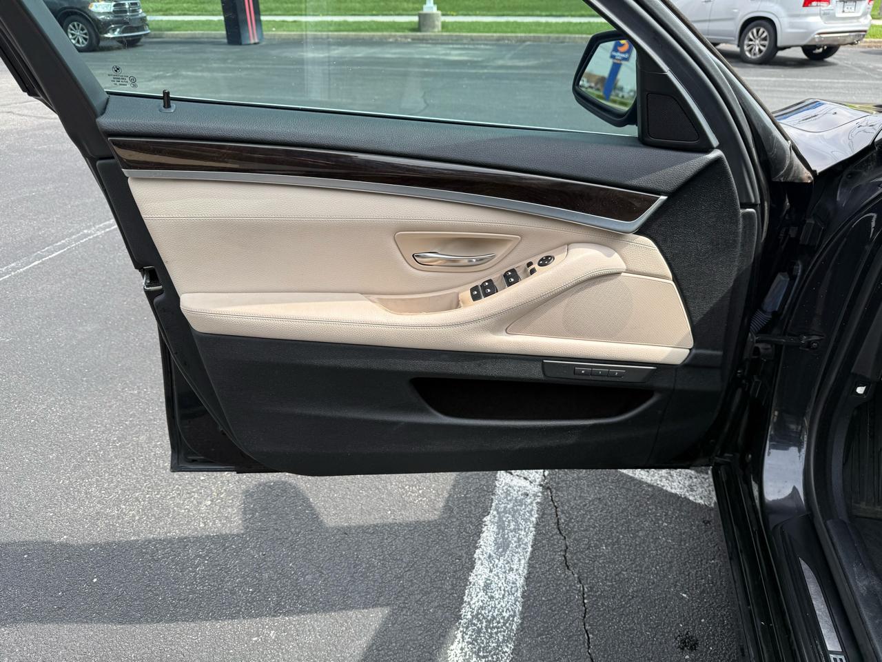 BMW 5 Series 4dr Sdn 528i xDrive AWD 2013