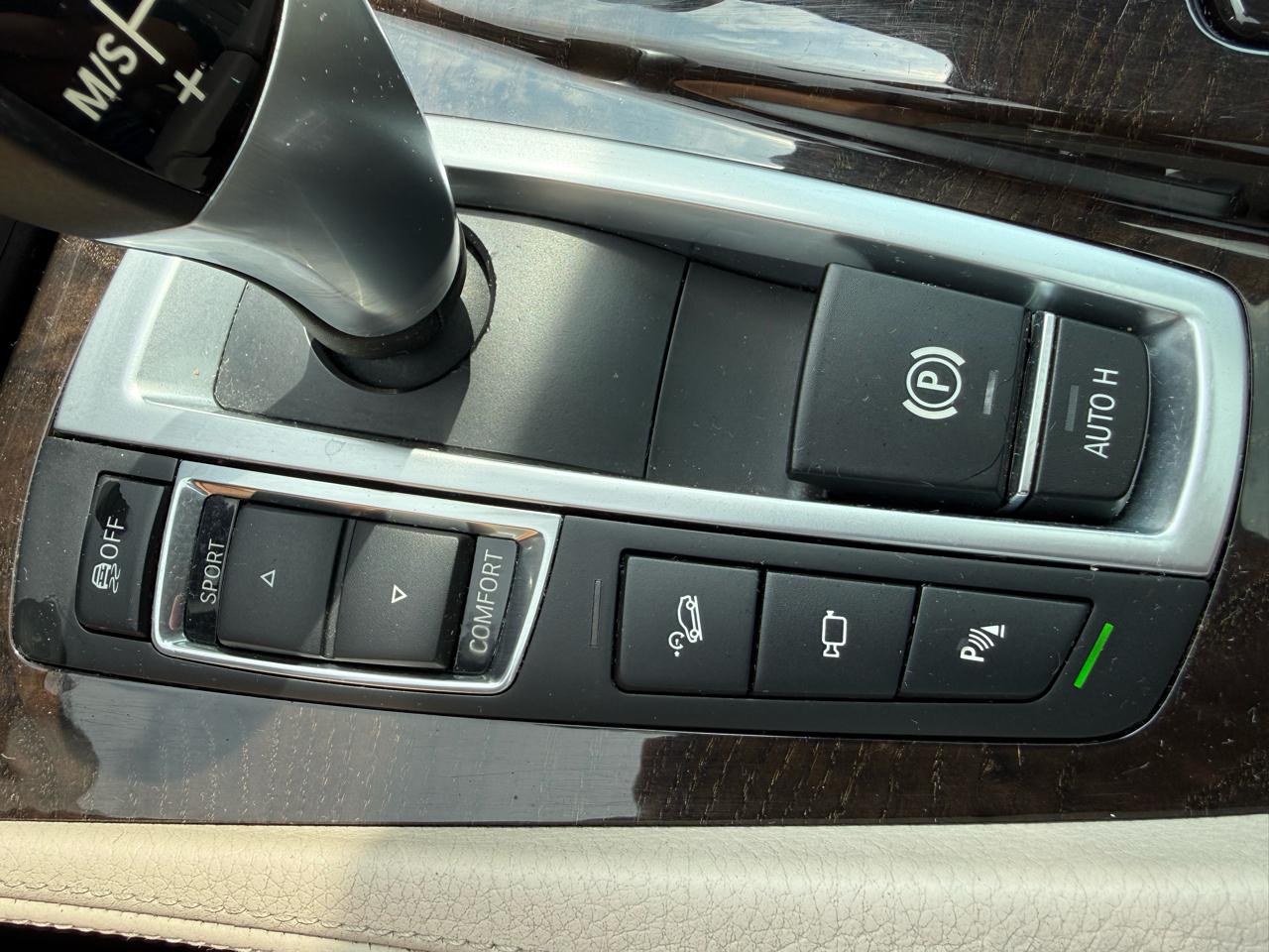 BMW 5 Series 4dr Sdn 528i xDrive AWD 2013