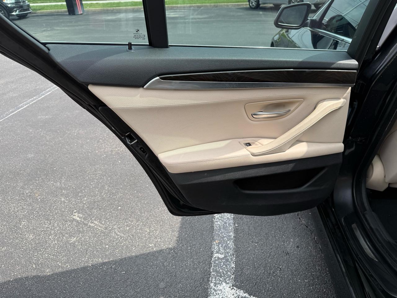 BMW 5 Series 4dr Sdn 528i xDrive AWD 2013