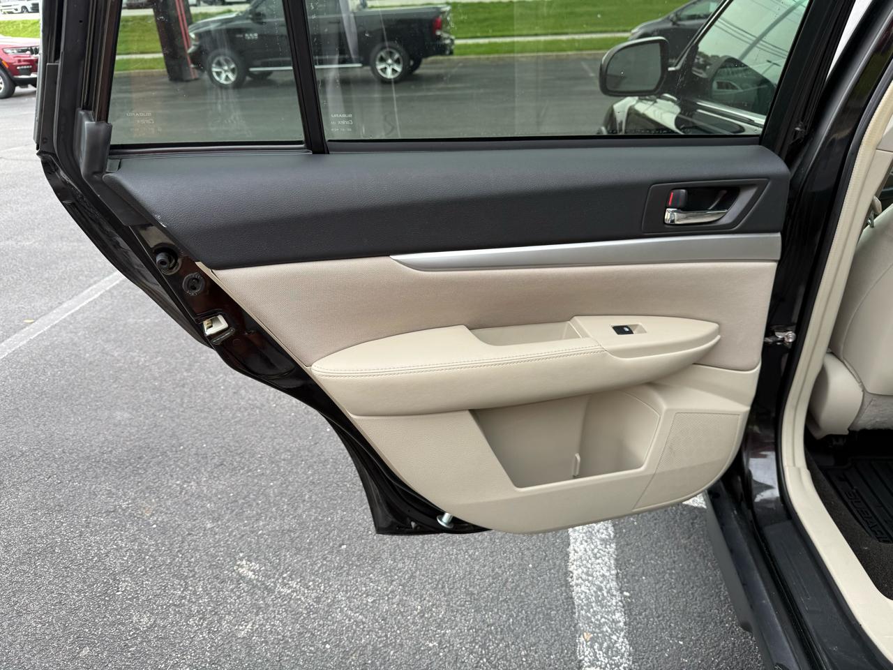 Subaru Outback 4dr Wgn H4 Auto 2.5i Premium 2014
