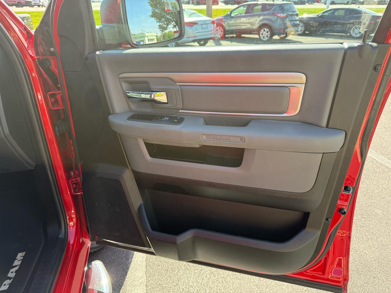 RAM 1500 4WD Quad Cab 140.5" Outdoorsman 2015