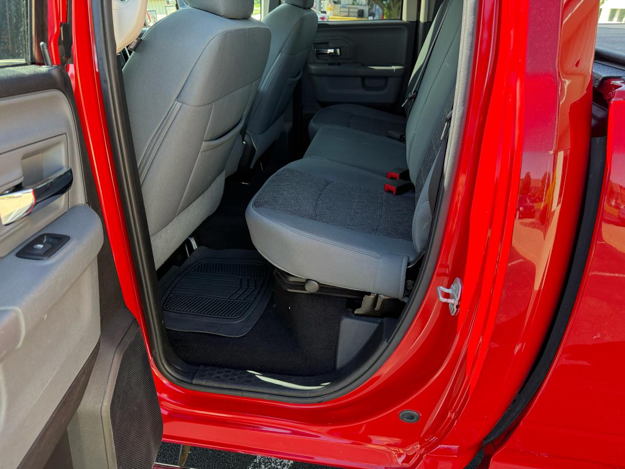 RAM 1500 4WD Quad Cab 140.5" Outdoorsman 2015