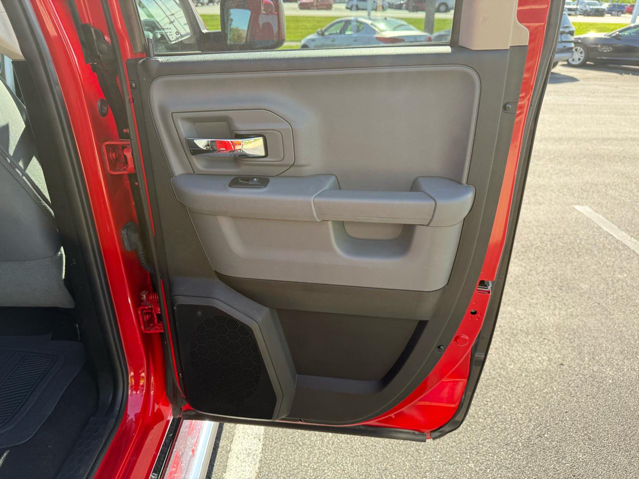 RAM 1500 4WD Quad Cab 140.5" Outdoorsman 2015