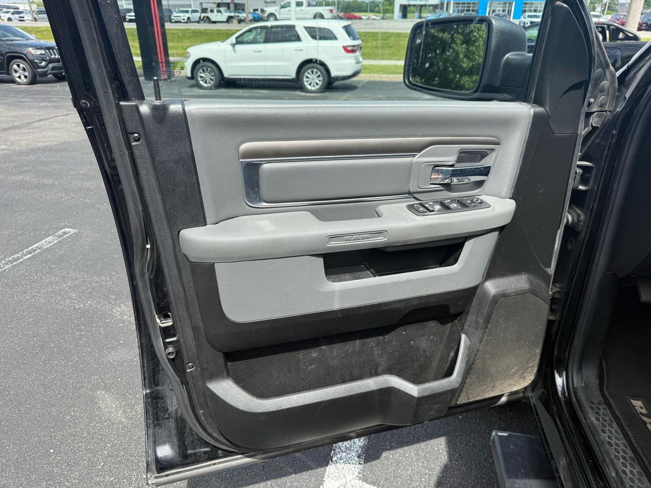 RAM 1500 Classic Big Horn 4x4 Crew Cab 5'7" Box 2019